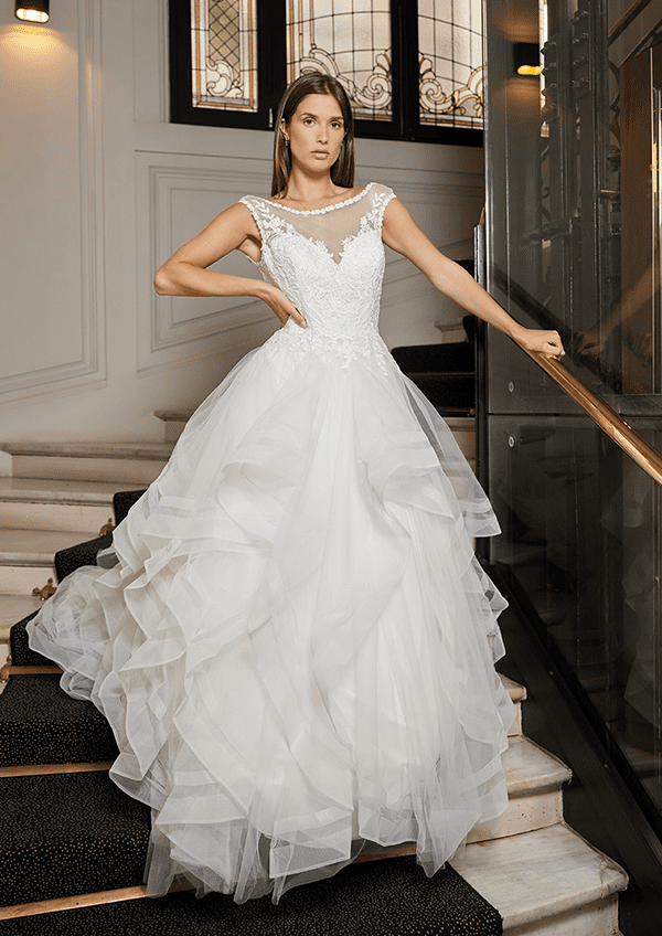 Robe de mariée avec volume de tulle drapé