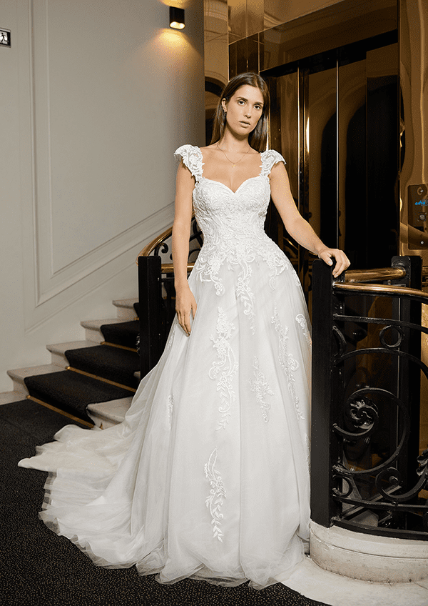 Robe de mariée avec bretelle amovible couleur organza